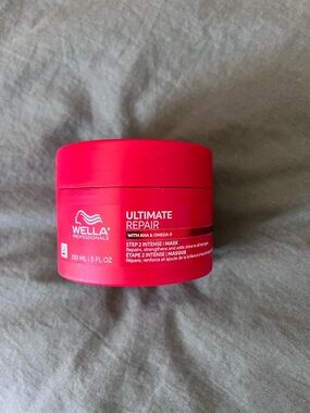 3/$50 ✨ —BNWOT Wella Professionals Ultimate Repair Intense Mask